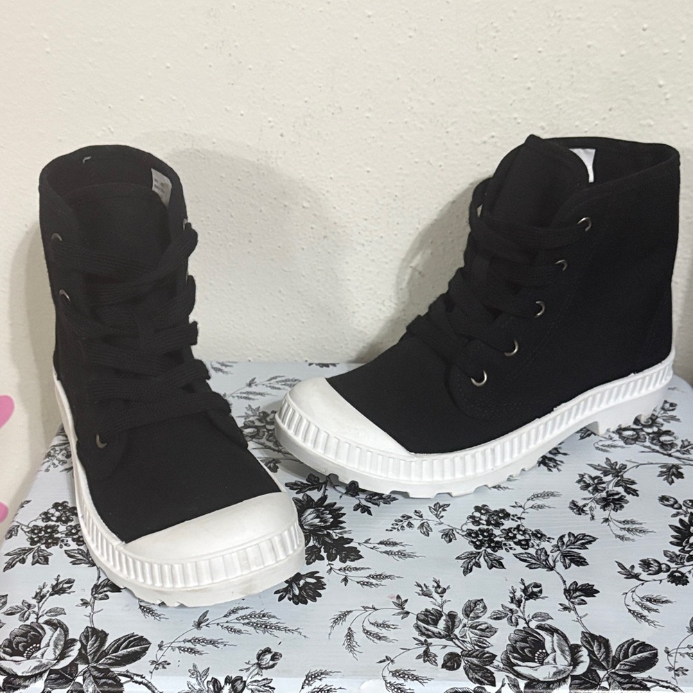 SO Drangonfruit Black Canvas High-Top Sneakers